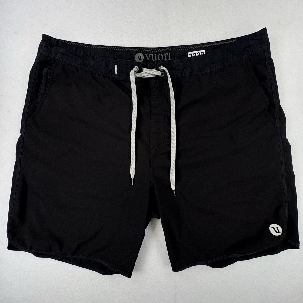 Vuori Cruise Boardshorts Mens 38 Black 7” Swim Surf Stretch Quick Dry Shorts